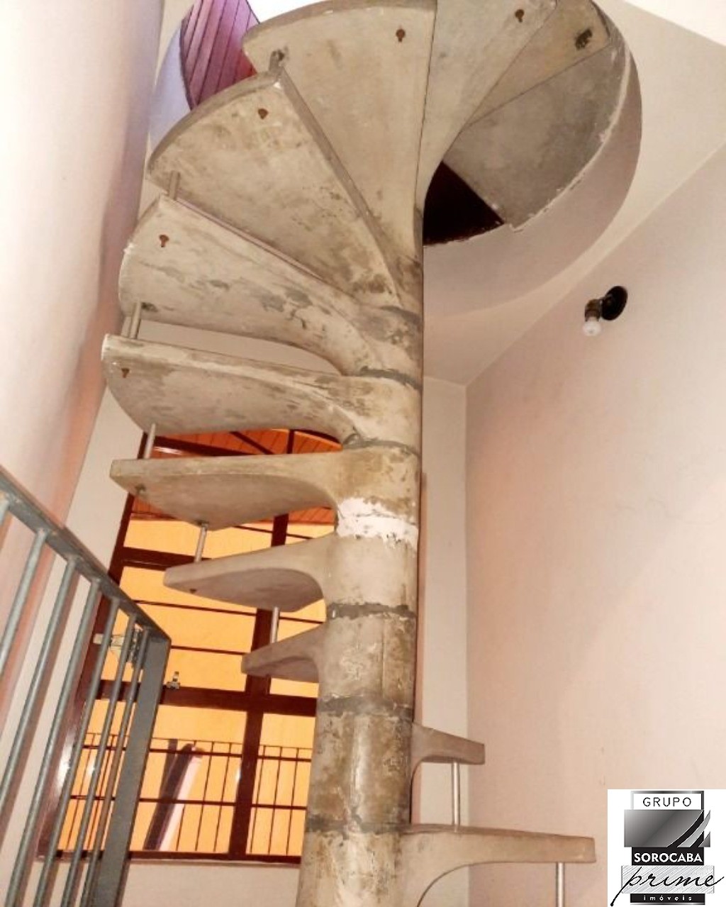 Sobrado com 3 dormitórios à venda, 223 m² por R$ 700.000 - j