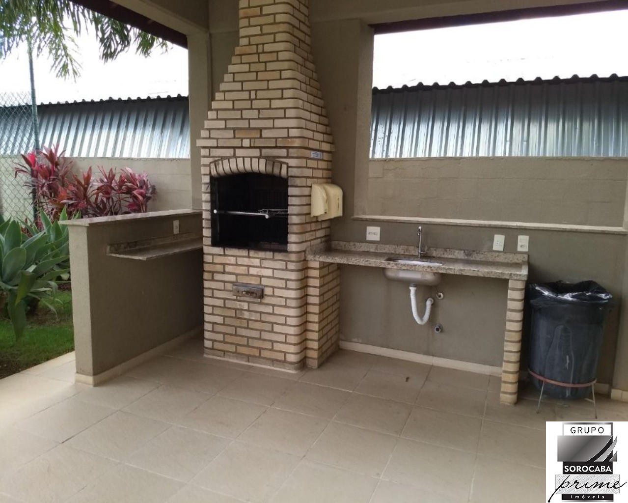 Apartamento com 2 dormitórios à venda, 52 m² por R$ 250.000 