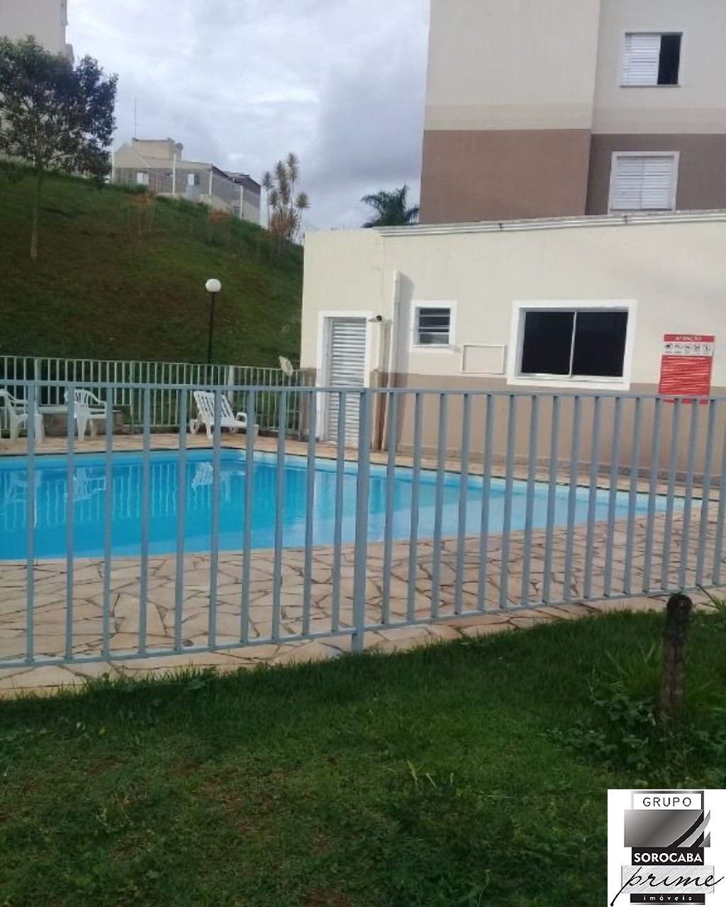 Apartamento com 2 dormitórios à venda, 55 m² por R$ 170.000 