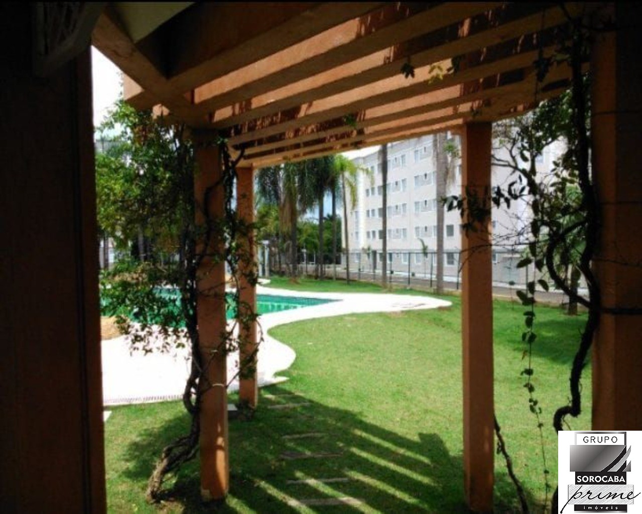Apartamento com 2 dormitórios à venda, 52 m² por R$ 160.000 