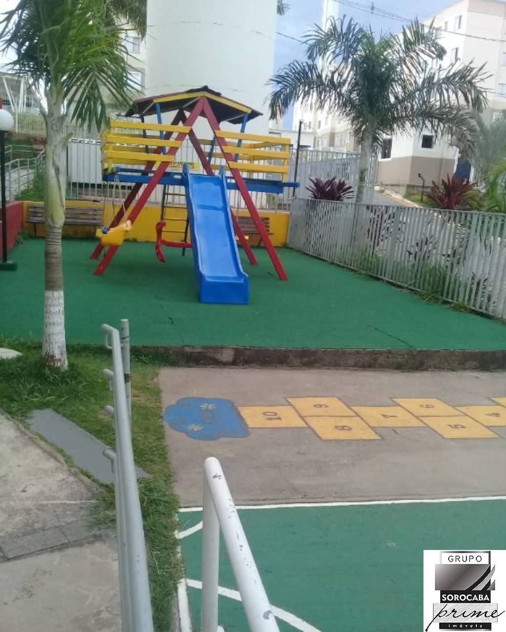 Apartamento com 2 dormitórios à venda, 55 m² por R$ 170.000 