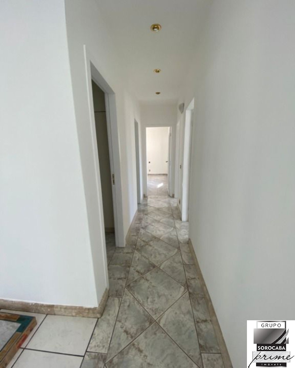 Apartamento com 3 dormitórios à venda, 133 m² por R$ 380.000