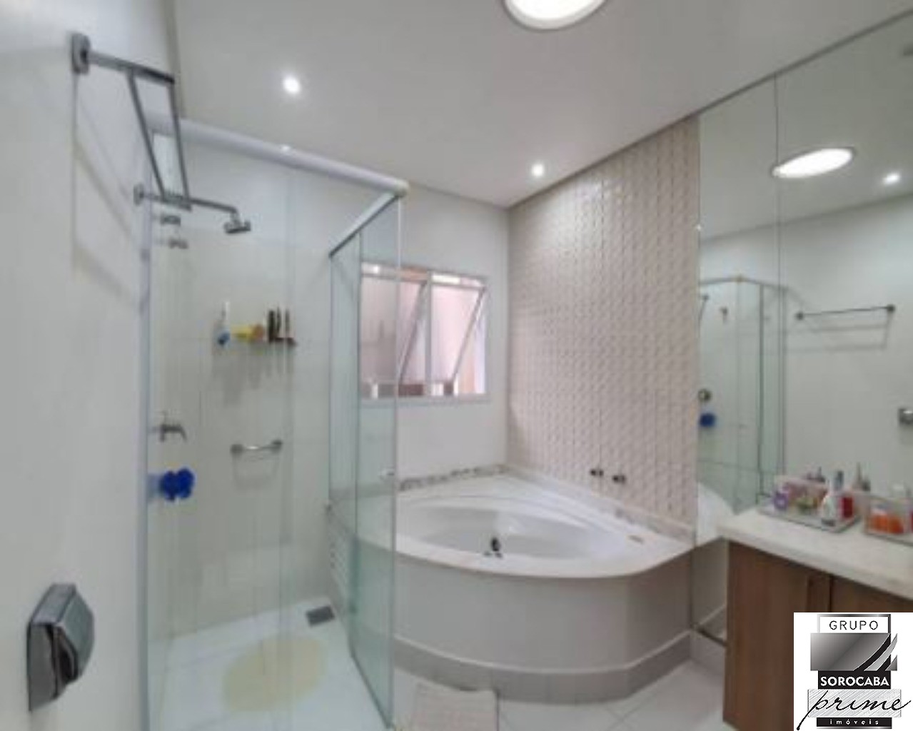 Casa de condomínio com 4 quartos e 5 banheiros à venda, 315 