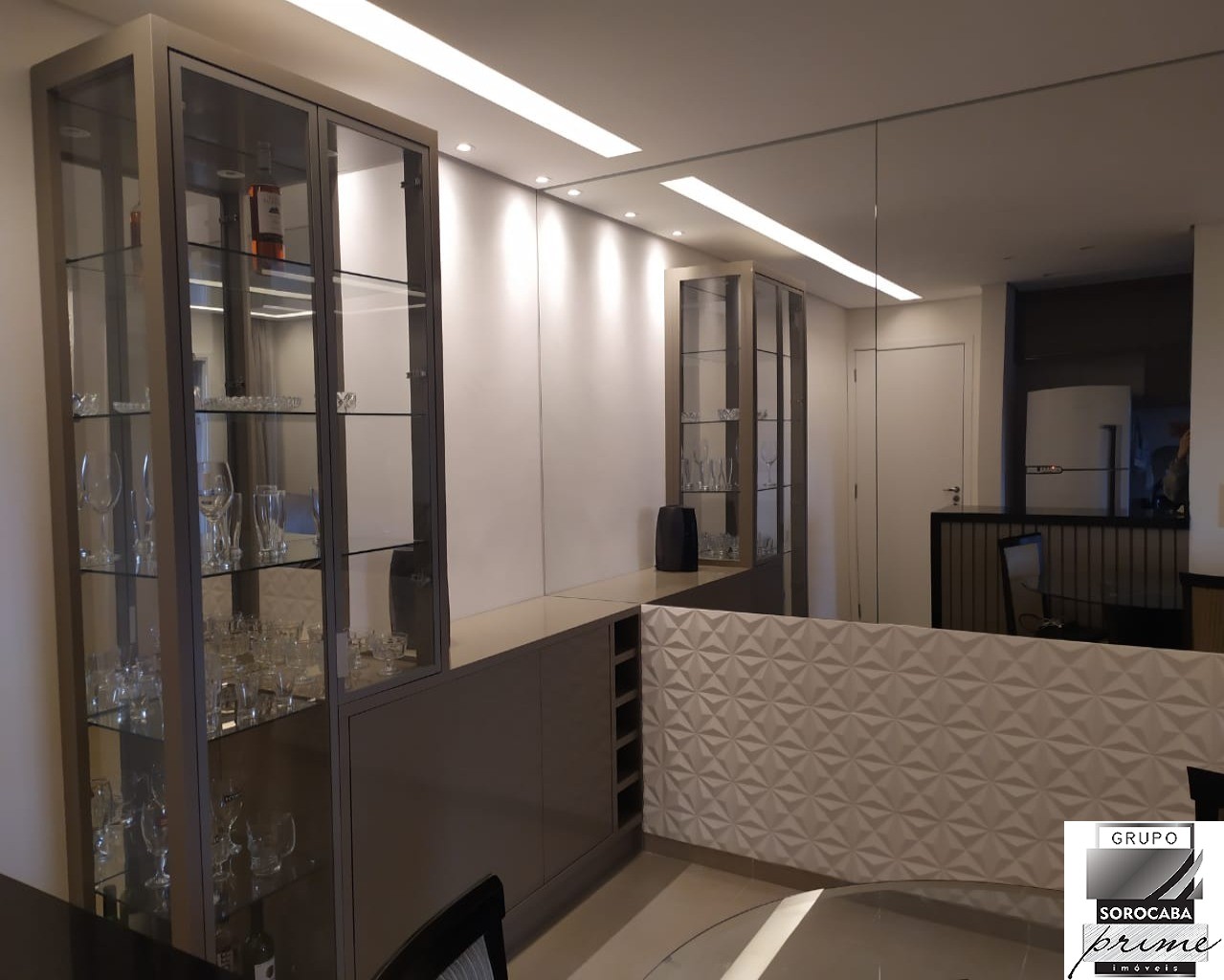 Apartamento com 2 dormitórios à venda, 73 m² por R$ 380.000 