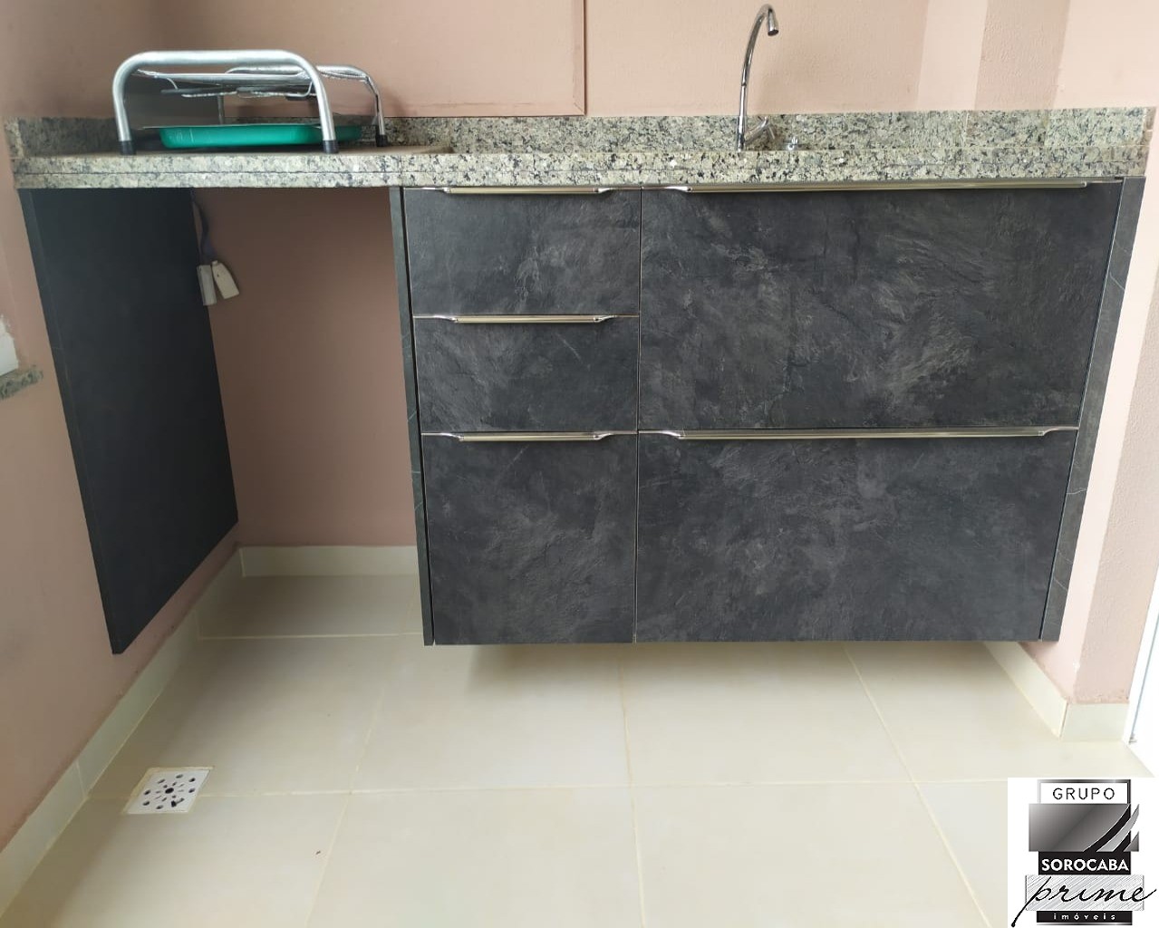 Apartamento com 2 dormitórios à venda, 73 m² por R$ 380.000 