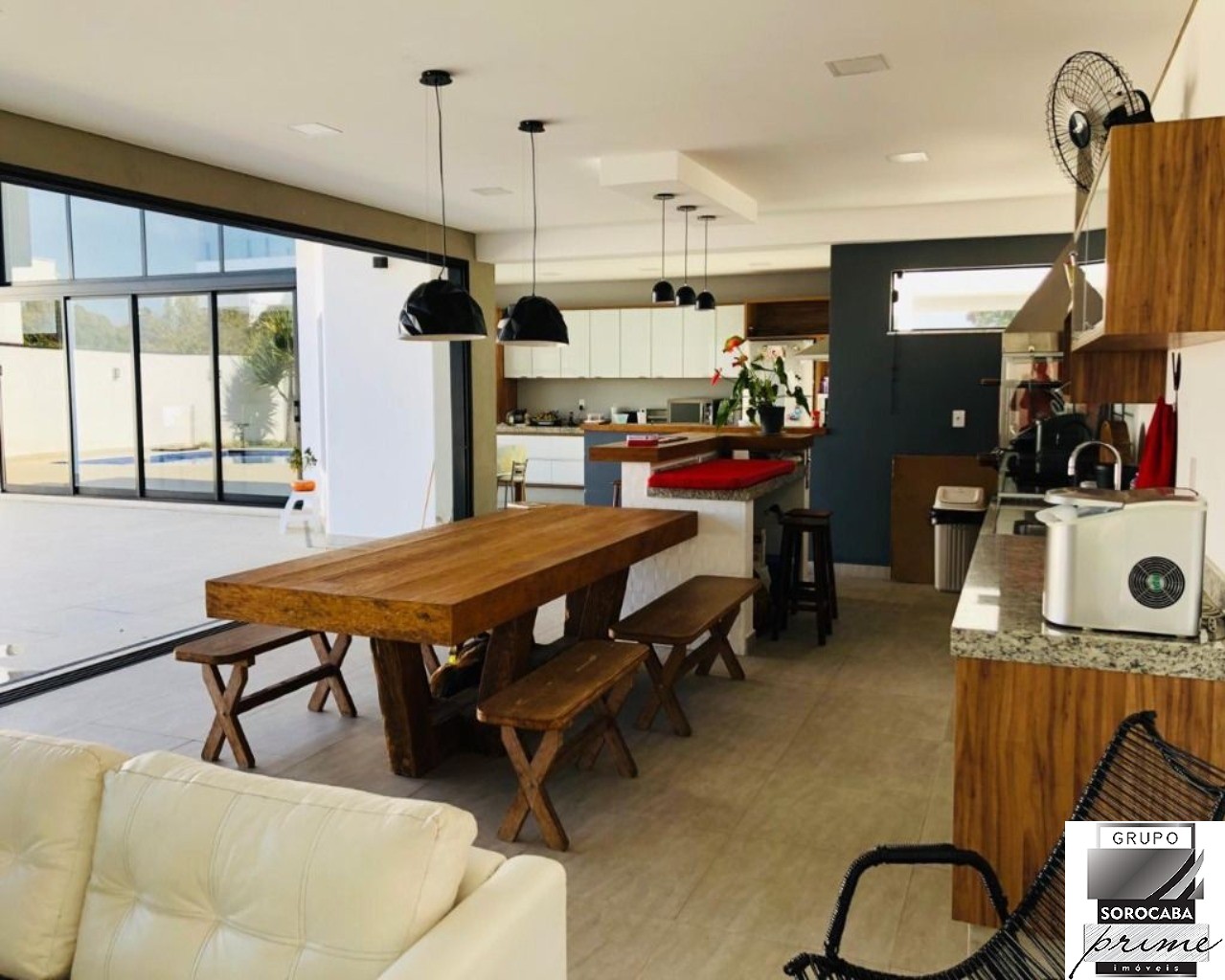Sobrado com 4 dormitórios à venda, 330 m² por R$ 1.860.000 -