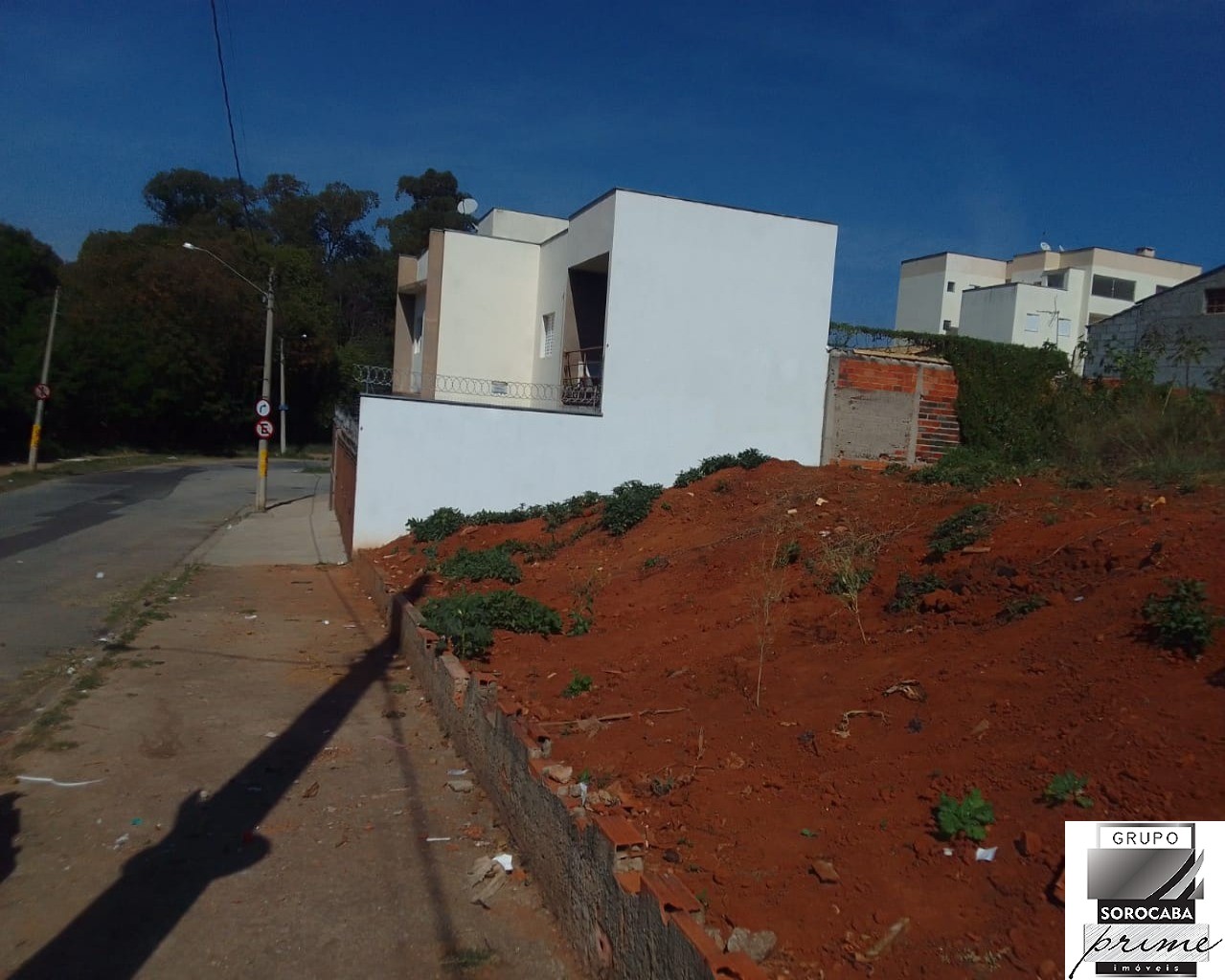 Terreno de esquina a venda no jd santa rosa R$149.000,00