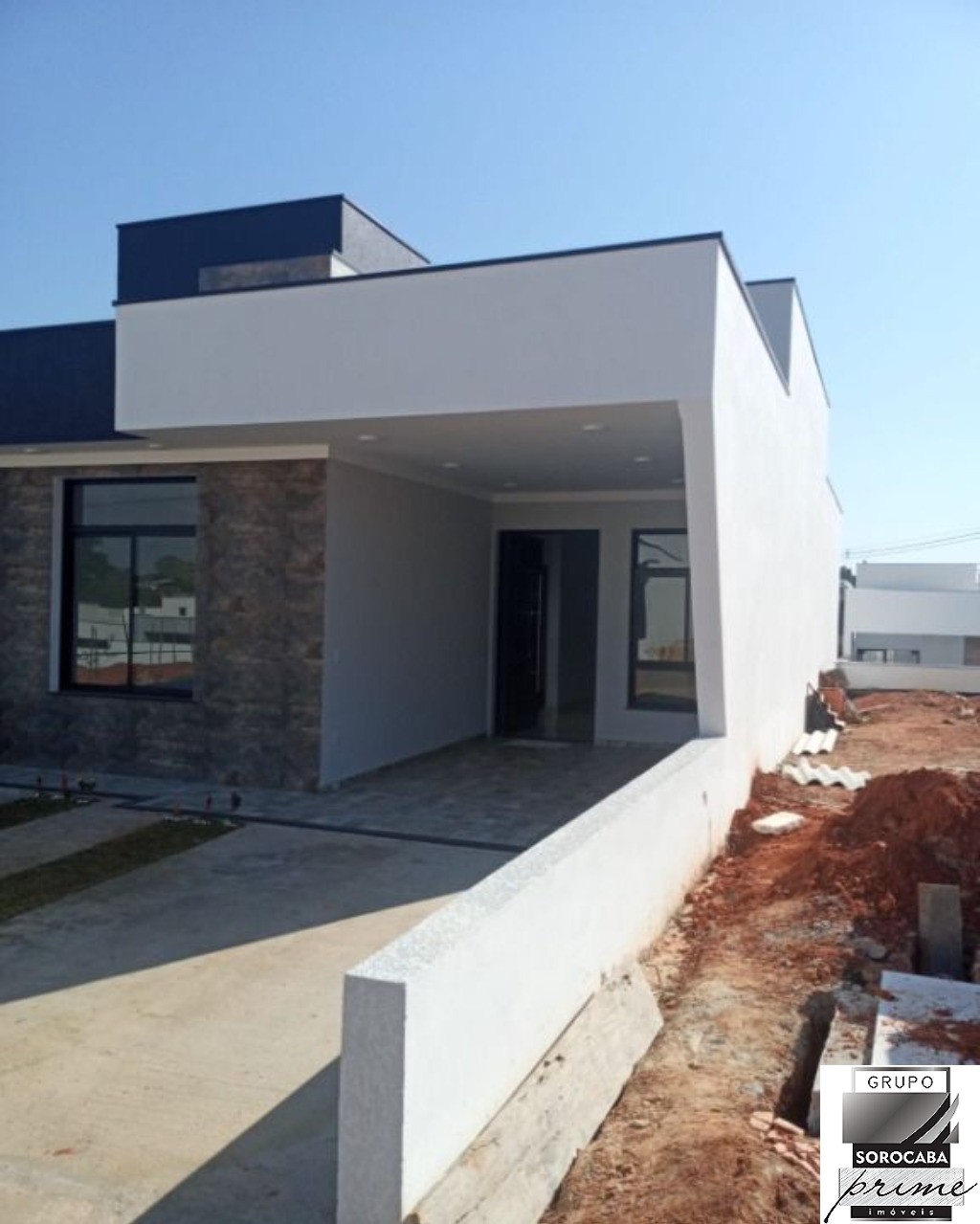 Casa com 3 dormitórios à venda, 105 m² por R$ 535.000 - resi
