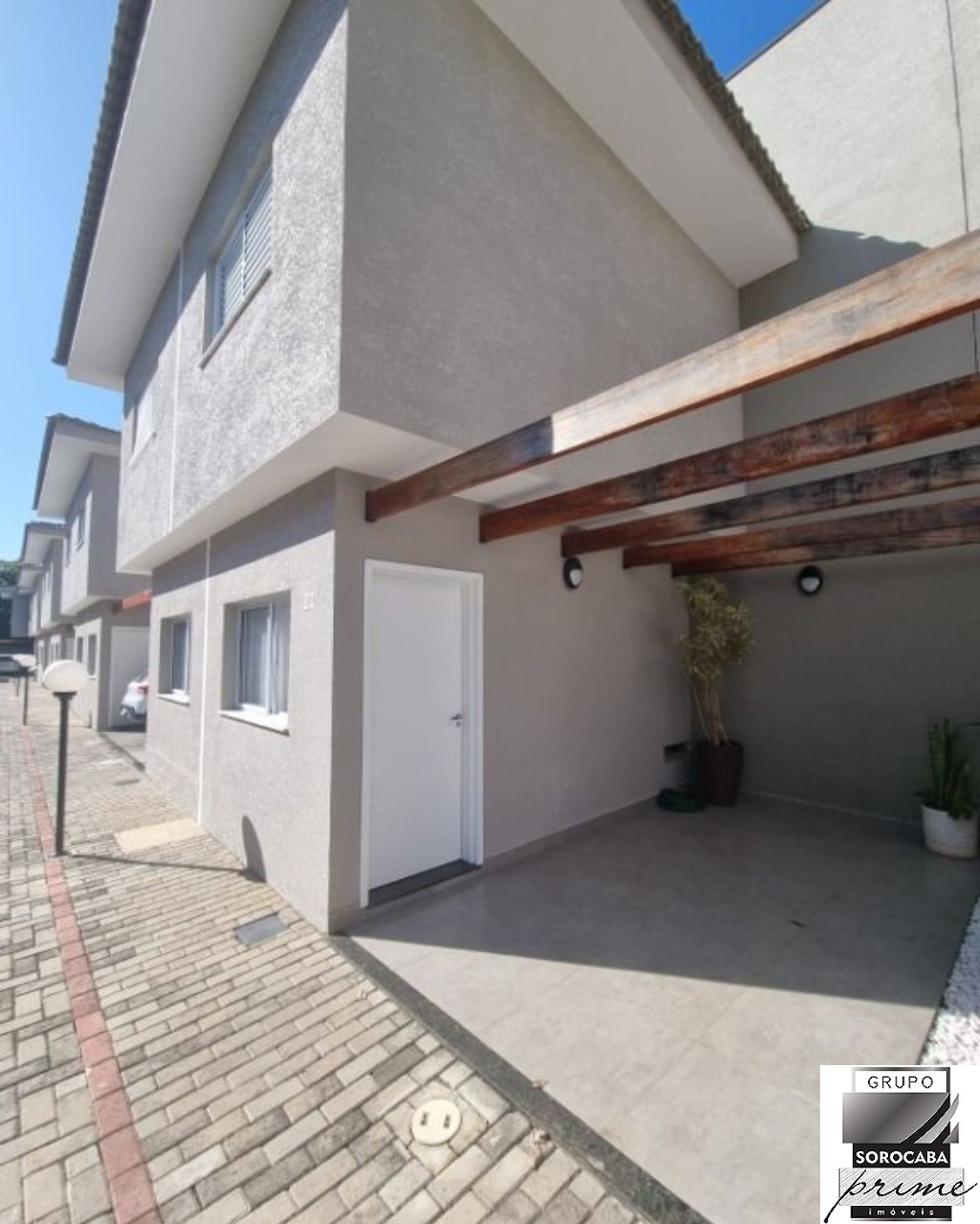 Sobrado com 2 dormitórios à venda, 60 m² por R$ 320.000 - vi