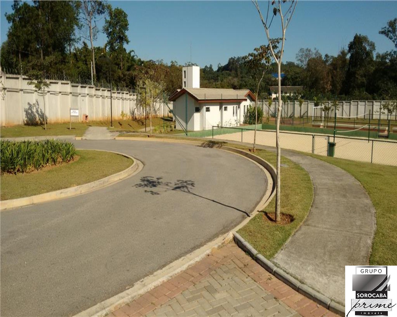 Casa com 4 dormitórios para alugar, 417 m² por R$ 10.200/mês