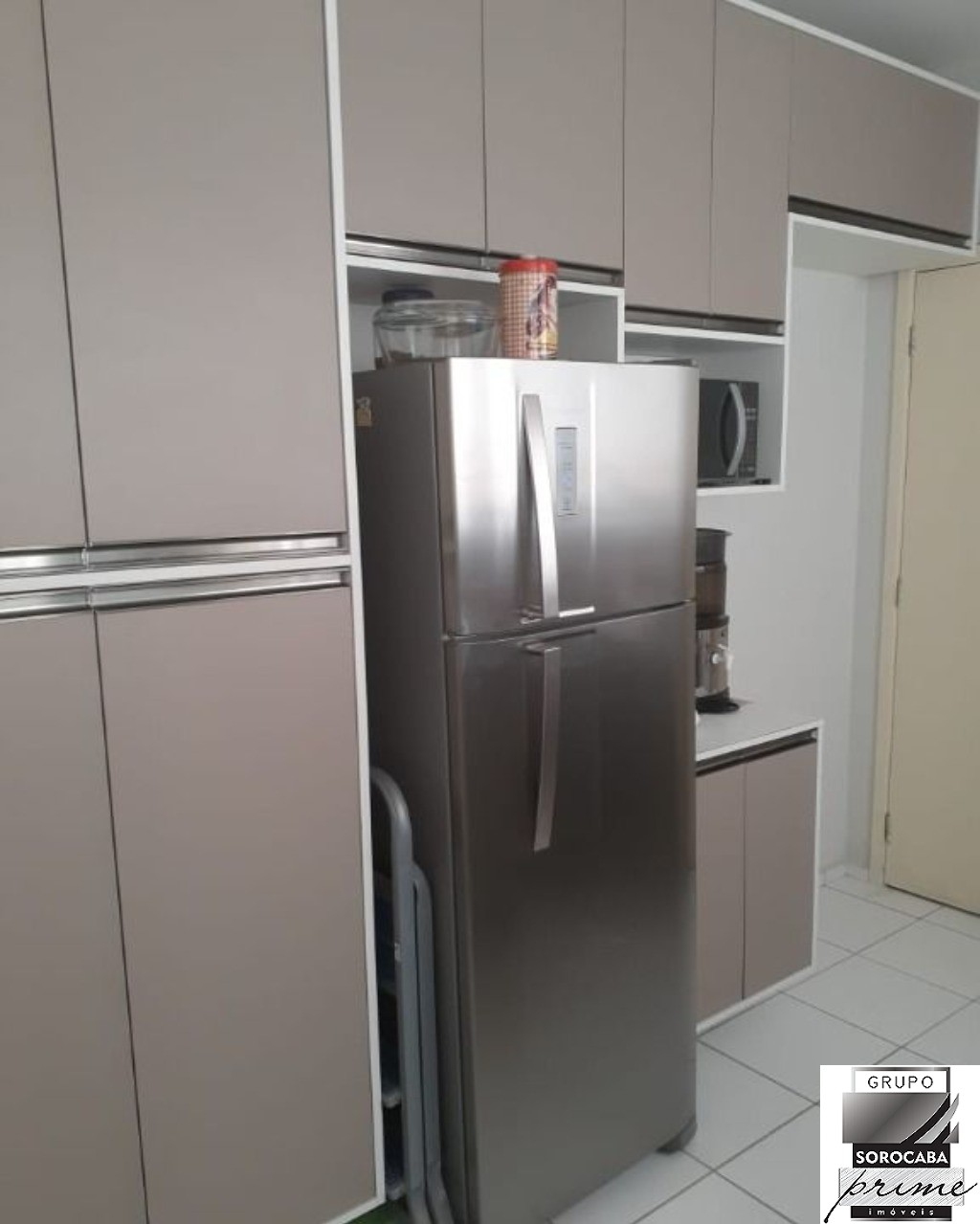 Apartamento com 2 dormitórios à venda, 49 m² por R$ 185.000 