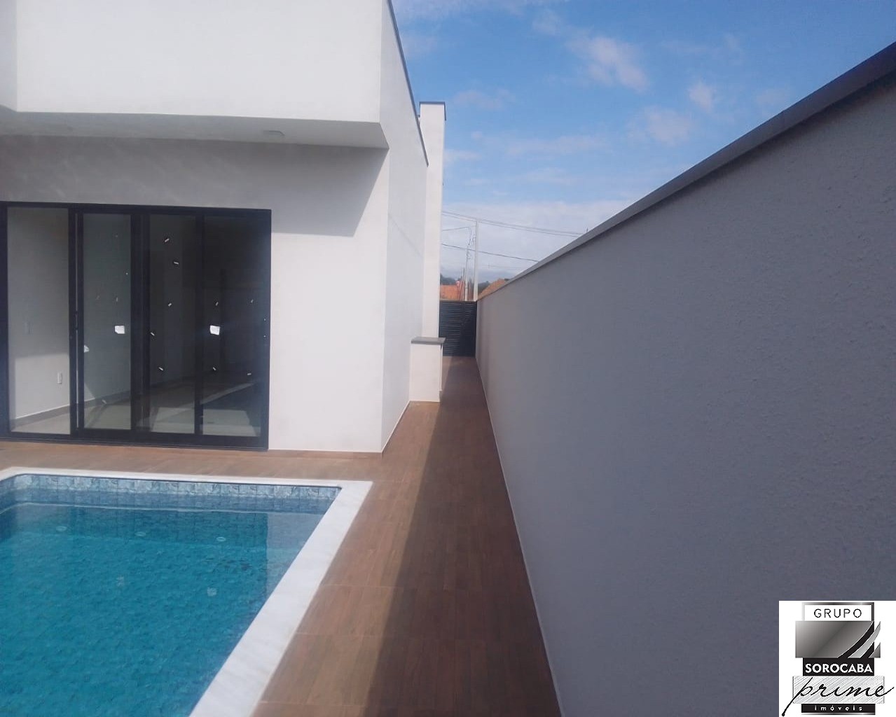 Linda casa em condominio fechado á venda $1.350.000,00
