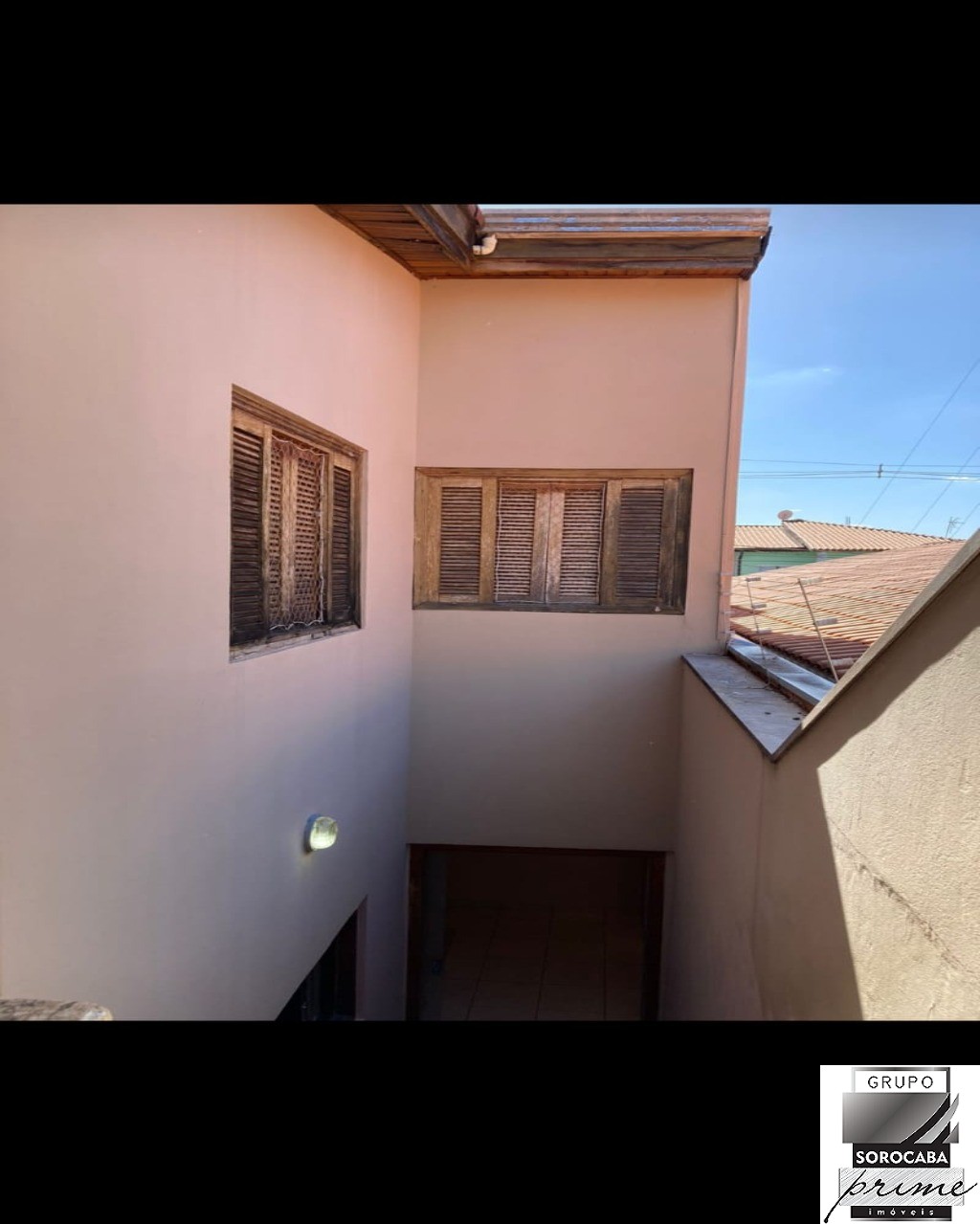 Lindo sobrado com portão automático excelente R$370.000,00