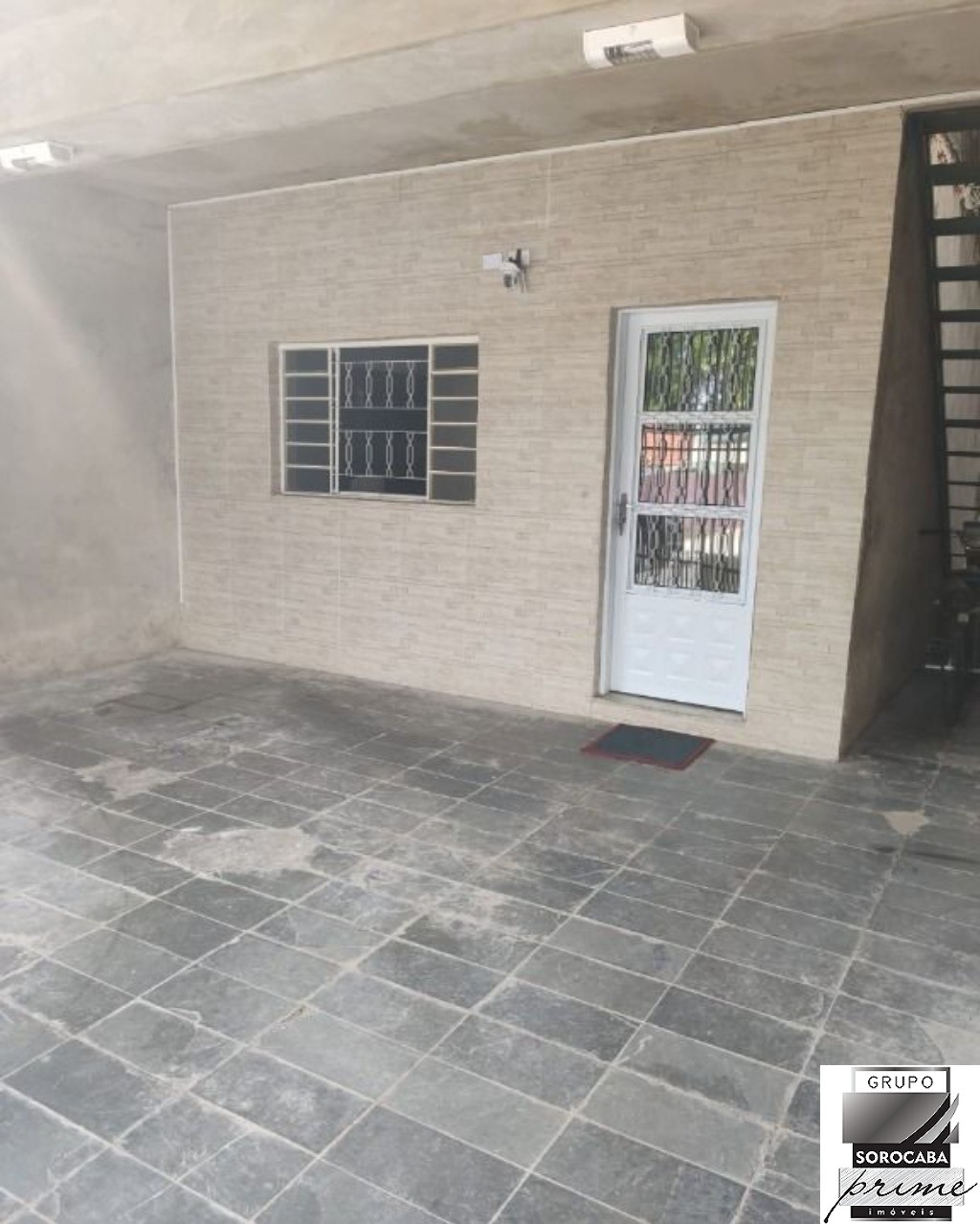 Sobrado com 3 dormitórios à venda, 150 m² por R$ 590.000 - j