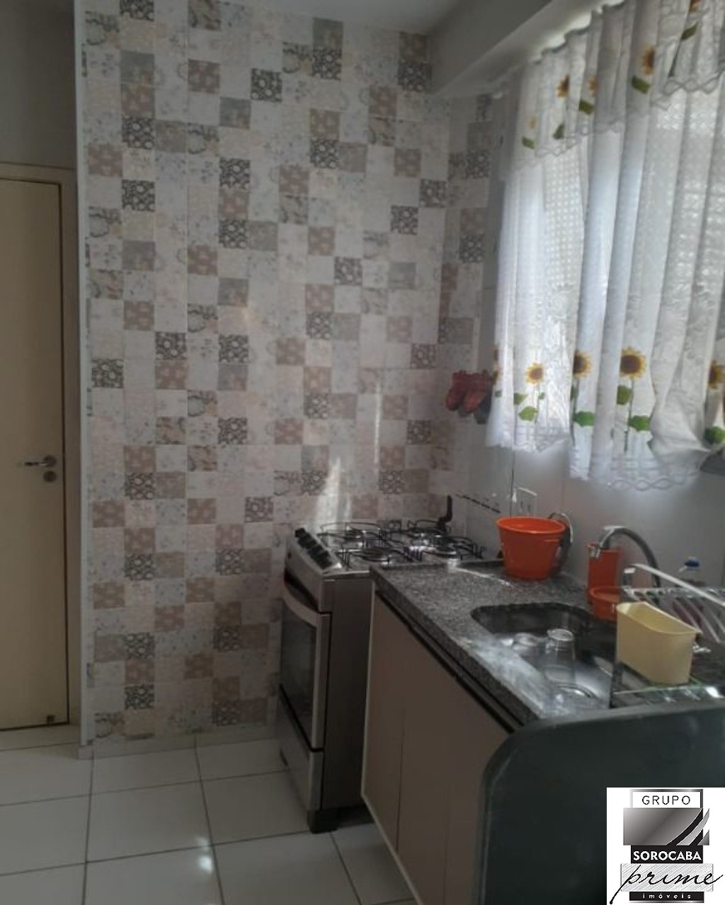 Apartamento com 2 dormitórios à venda, 49 m² por R$ 185.000 