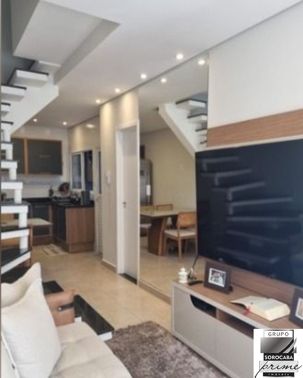 Sobrado com 2 dormitórios à venda, 60 m² por R$ 320.000 - vi
