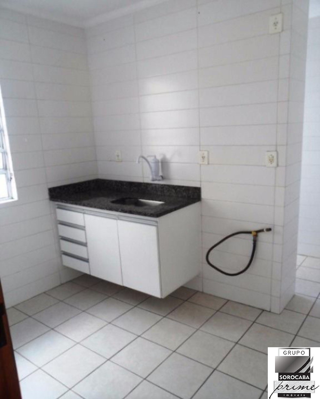 Apartamento com 2 dormitórios à venda, 54 m² por R$ 300.000 