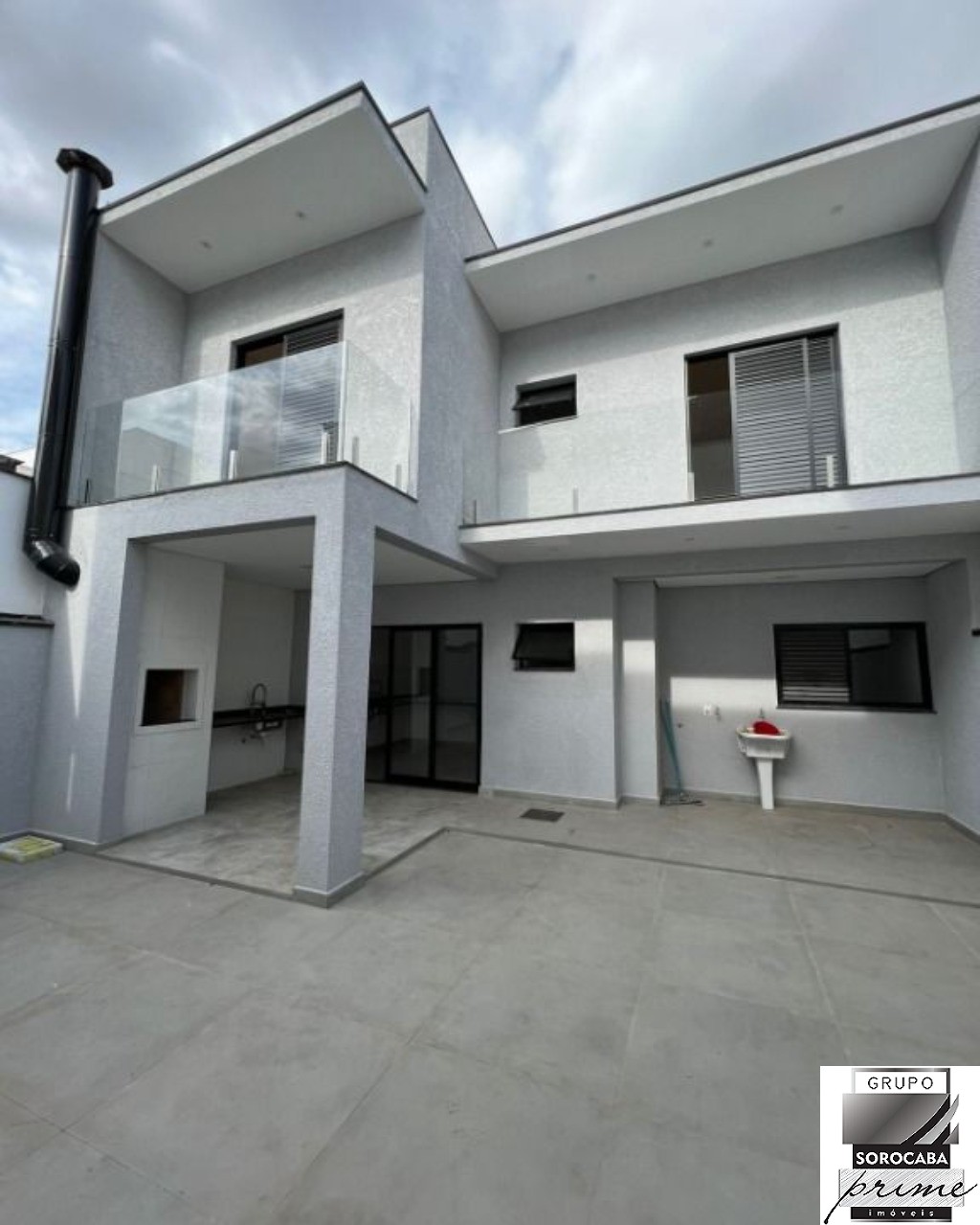 Sobrado com 4 dormitórios à venda, 182 m² por R$ 870.000 - c