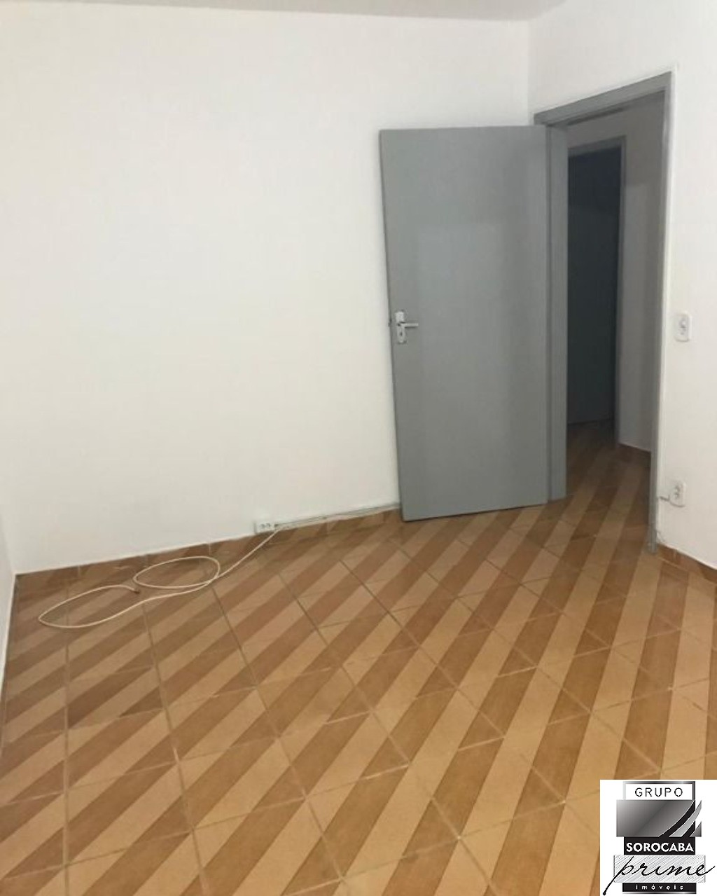 Apartamento com 3 dormitórios à venda, 83 m² por R$ 225.000 