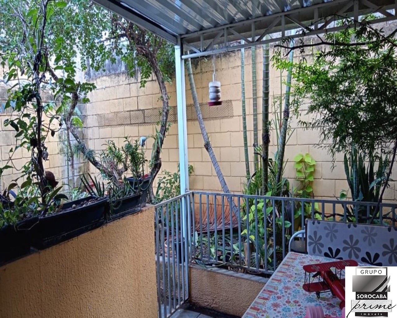 Casa com 2 dormitórios à venda, 107 m² por R$ 385.000 - cond