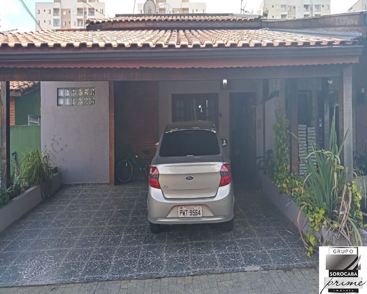 Casa com 2 dormitórios à venda, 107 m² por R$ 385.000 - cond