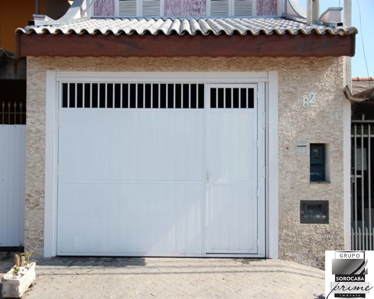 Sobrado com 3 dormitórios à venda, 200 m² por R$ 535.000 - j
