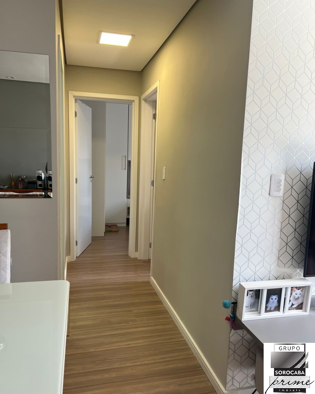 Apartamento com 2 dormitórios à venda, 53 m² por R$ 300.000 