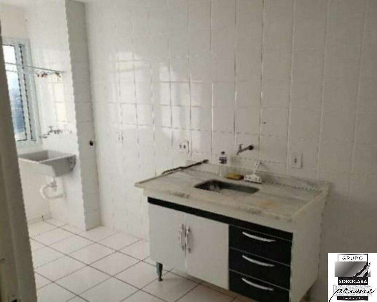 Apartamento com 2 dormitórios à venda, 51 m² por R$ 245.000 