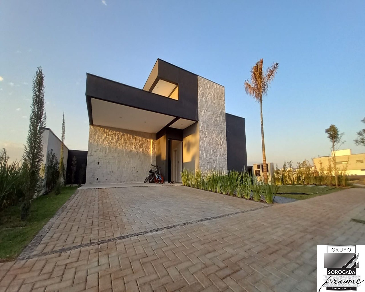 Sobrado com 3 dormitórios à venda, 250 m² por R$ 2.380.000 -