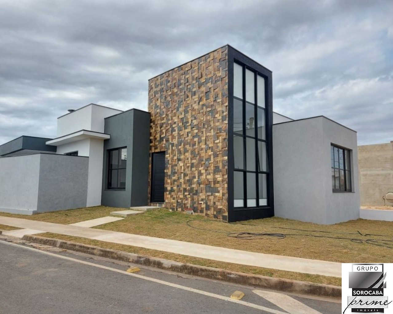 Casa com 3 dormitórios à venda, 152 m² por R$ 1.010.000 - re