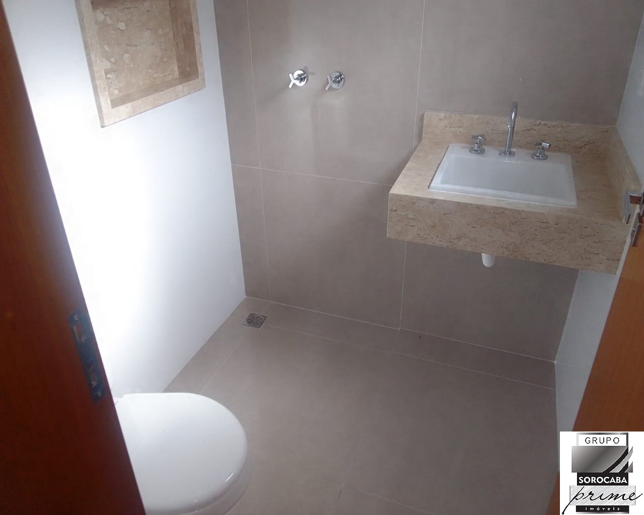 Casa com 3 dormitórios à venda, 147 m² por R$ 850.000 - cond
