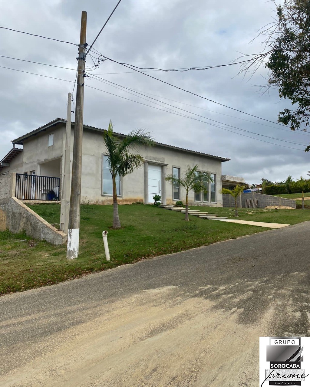 Casa com 3 dormitórios à venda, 327 m² por R$ 900.000 - cond