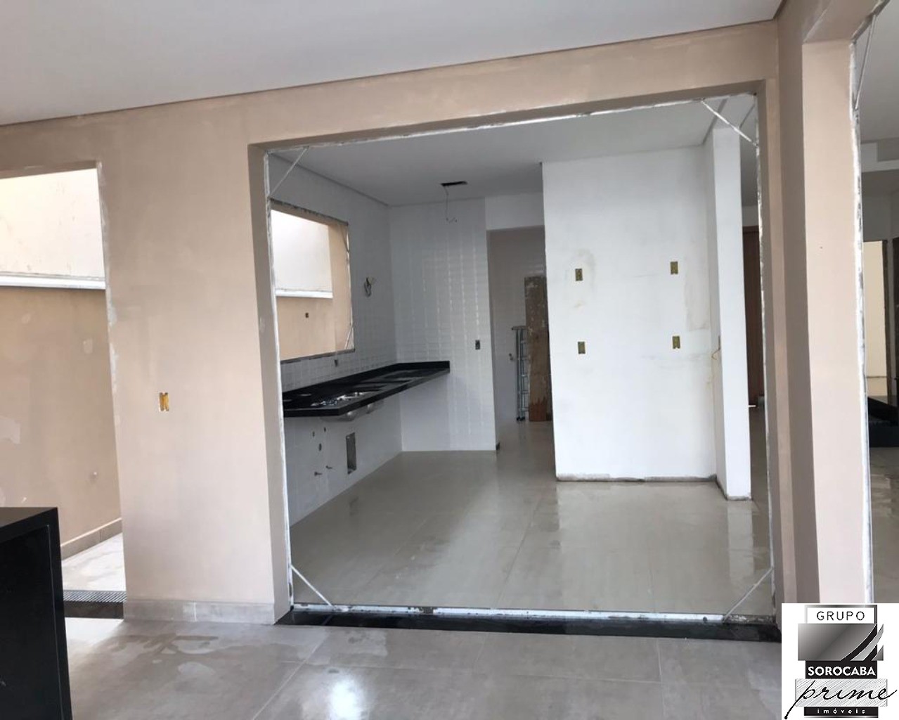Sobrado com 3 dormitórios à venda, 251 m² por R$ 2.250.000