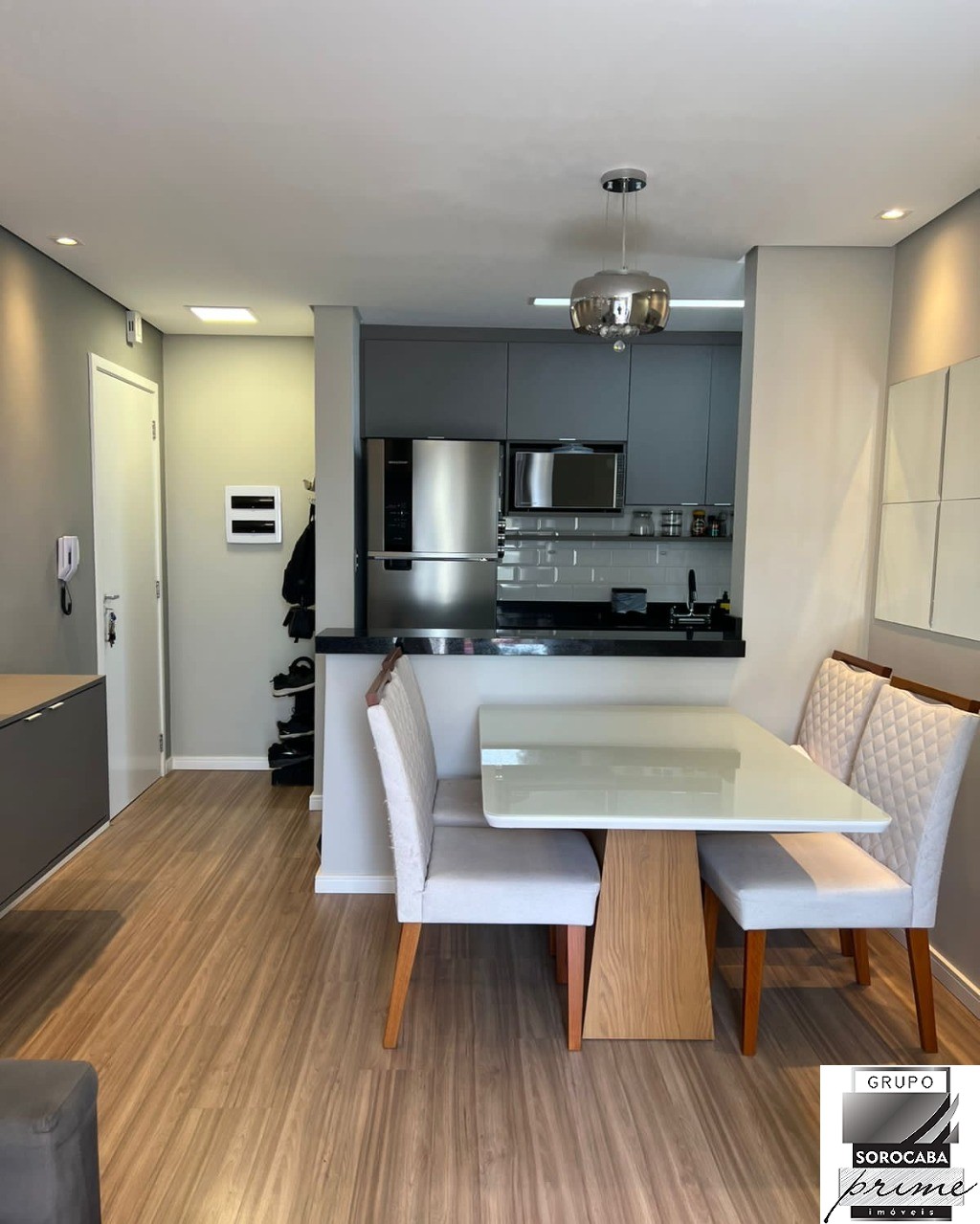 Apartamento com 2 dormitórios à venda, 53 m² por R$ 300.000 