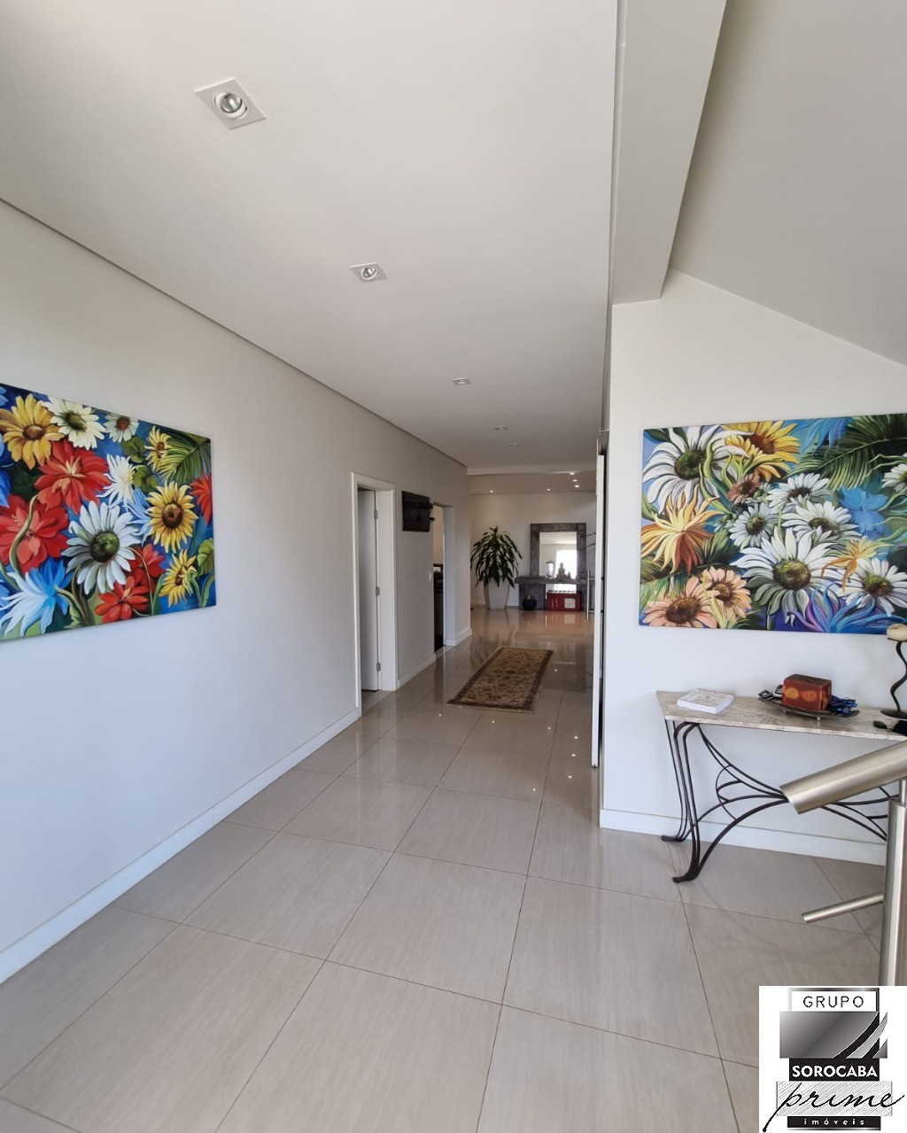 Sobrado 16000m² com 3 dorms, localizado no condomínio reside