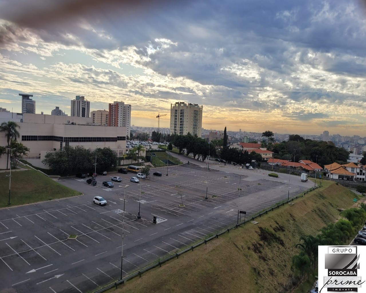 Apartamento com 3 dormitórios à venda, 79 m² por R$ 450.000 