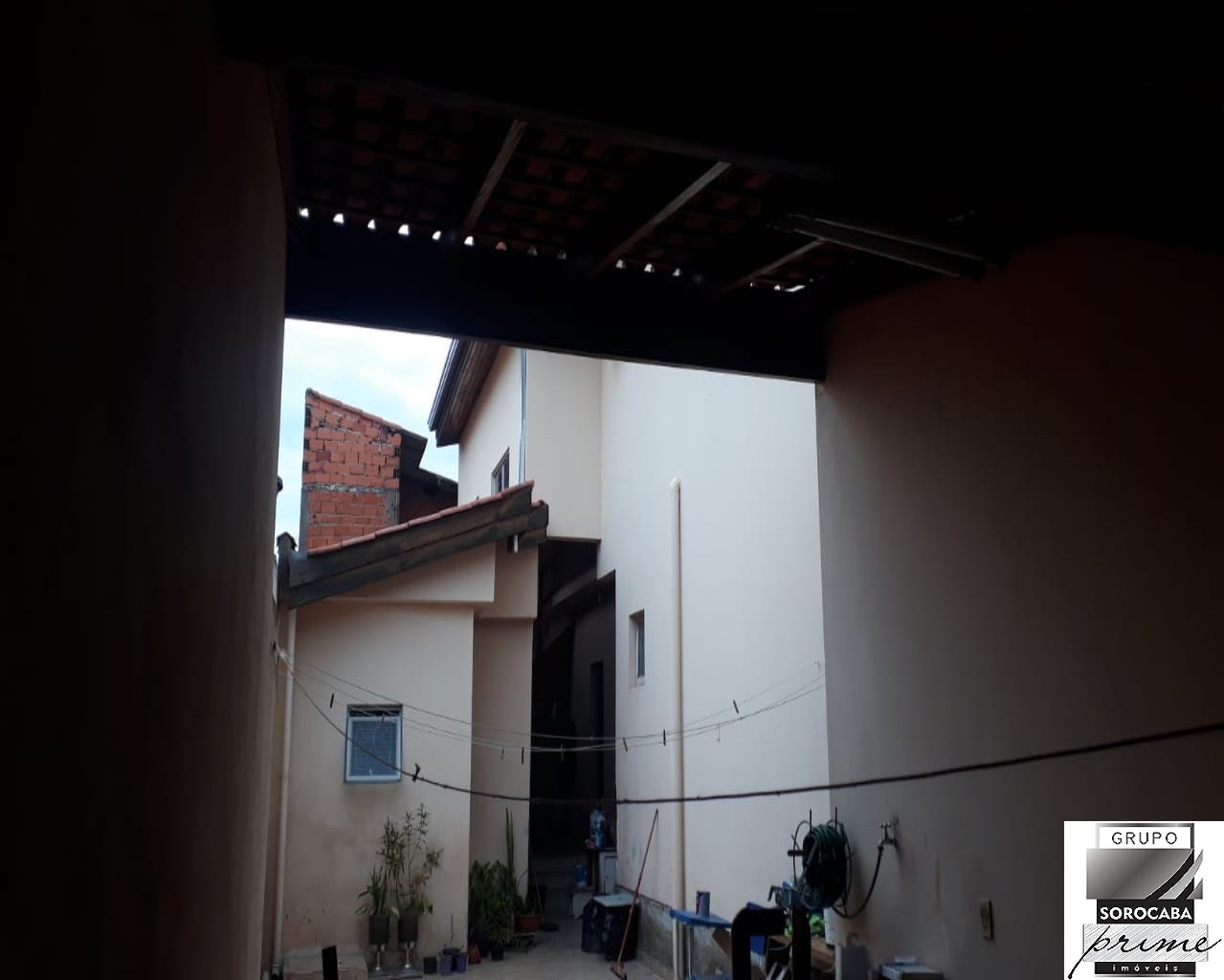 Sobrado com 3 dormitórios à venda, 344 m² por R$ 550.000 - j