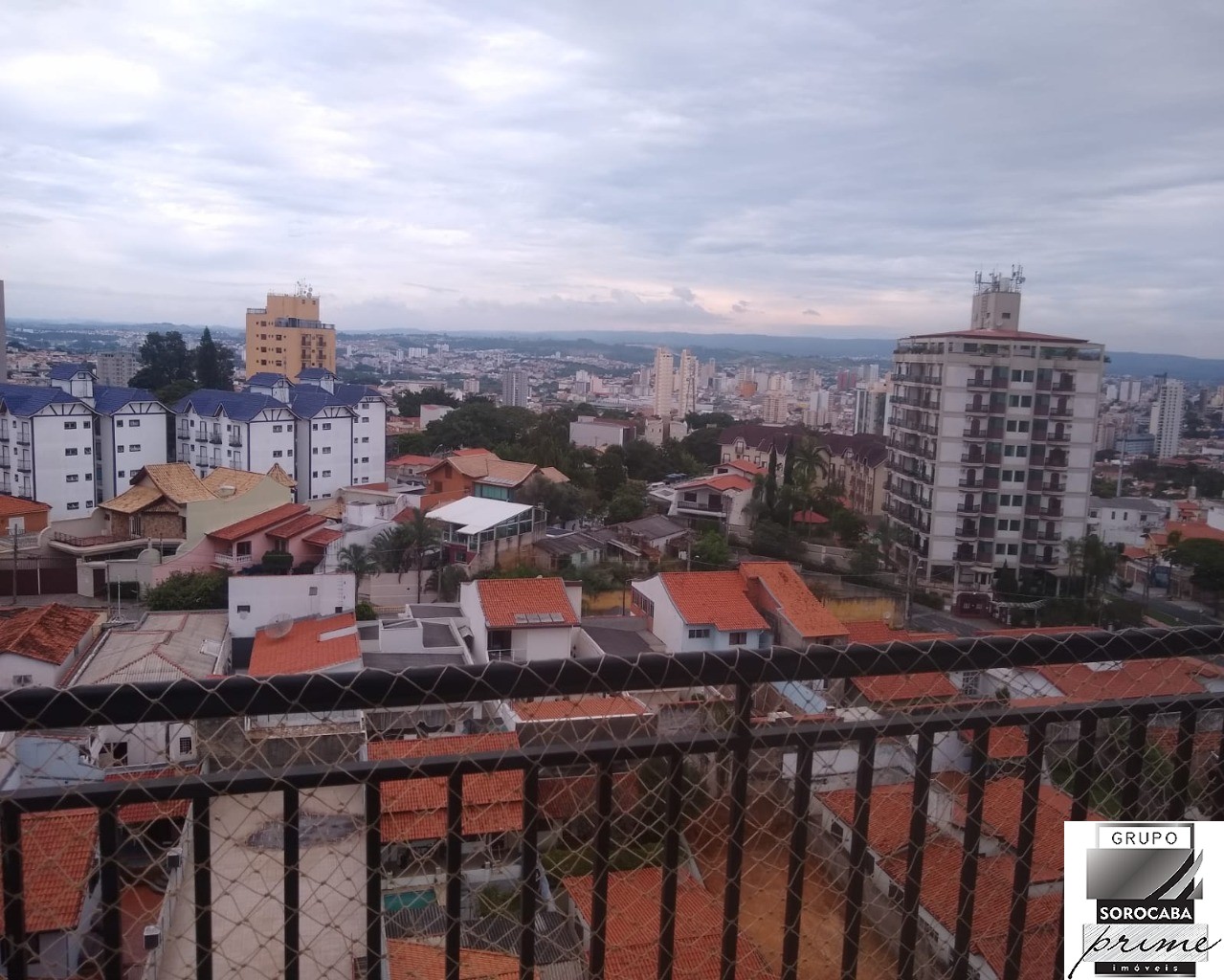 Apartamento com 3 dormitórios à venda, 70 m² por R$ 430.000 