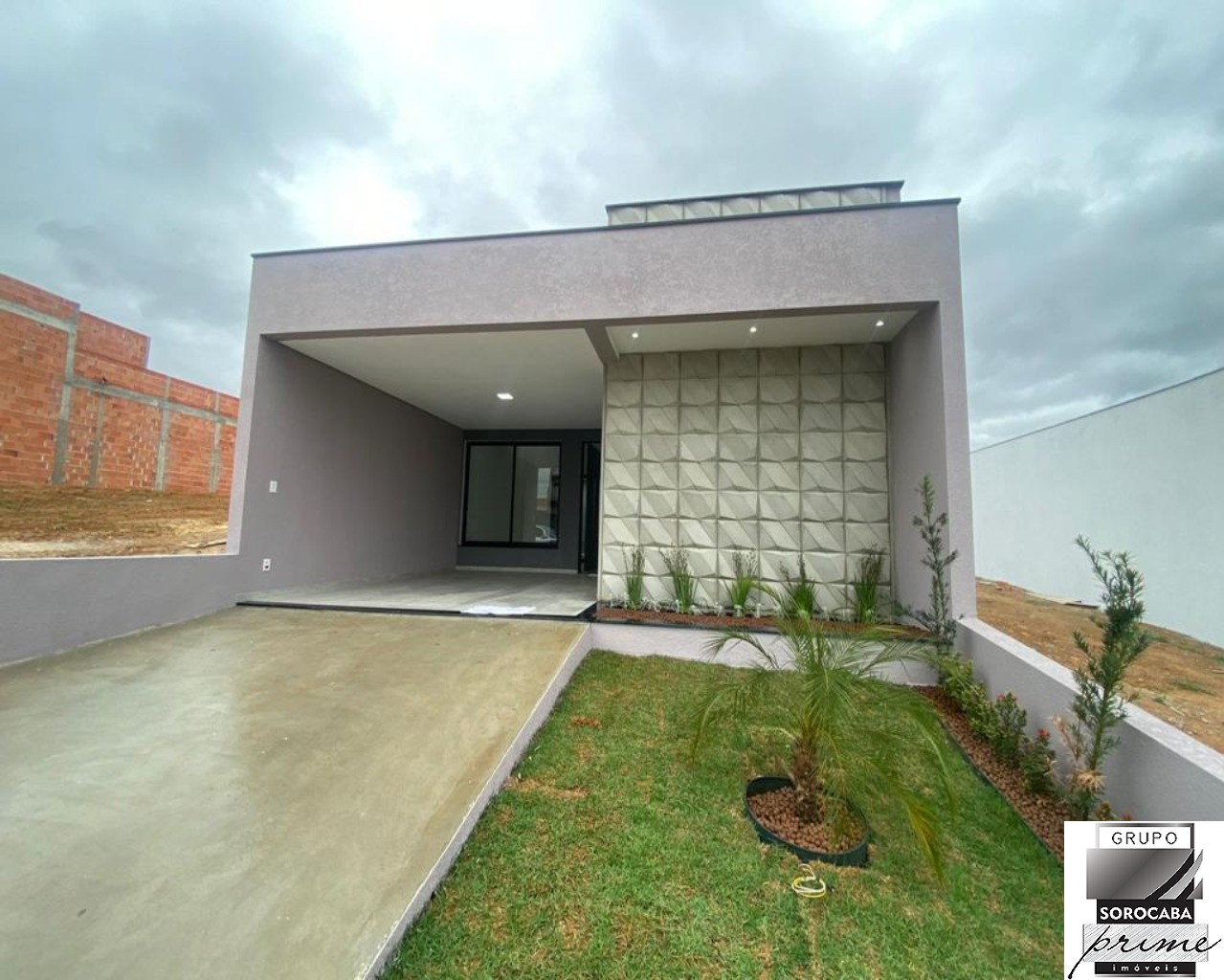 Casa com 3 dormitórios à venda, 110 m² por R$ 610.000 - resi