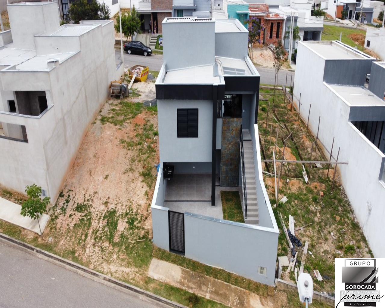 Casa com 2 dormitórios à venda, 106 m² por R$ 640.000 - resi