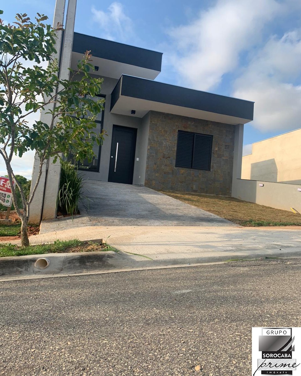 Casa com 2 dormitórios à venda, 106 m² por R$ 640.000 - resi
