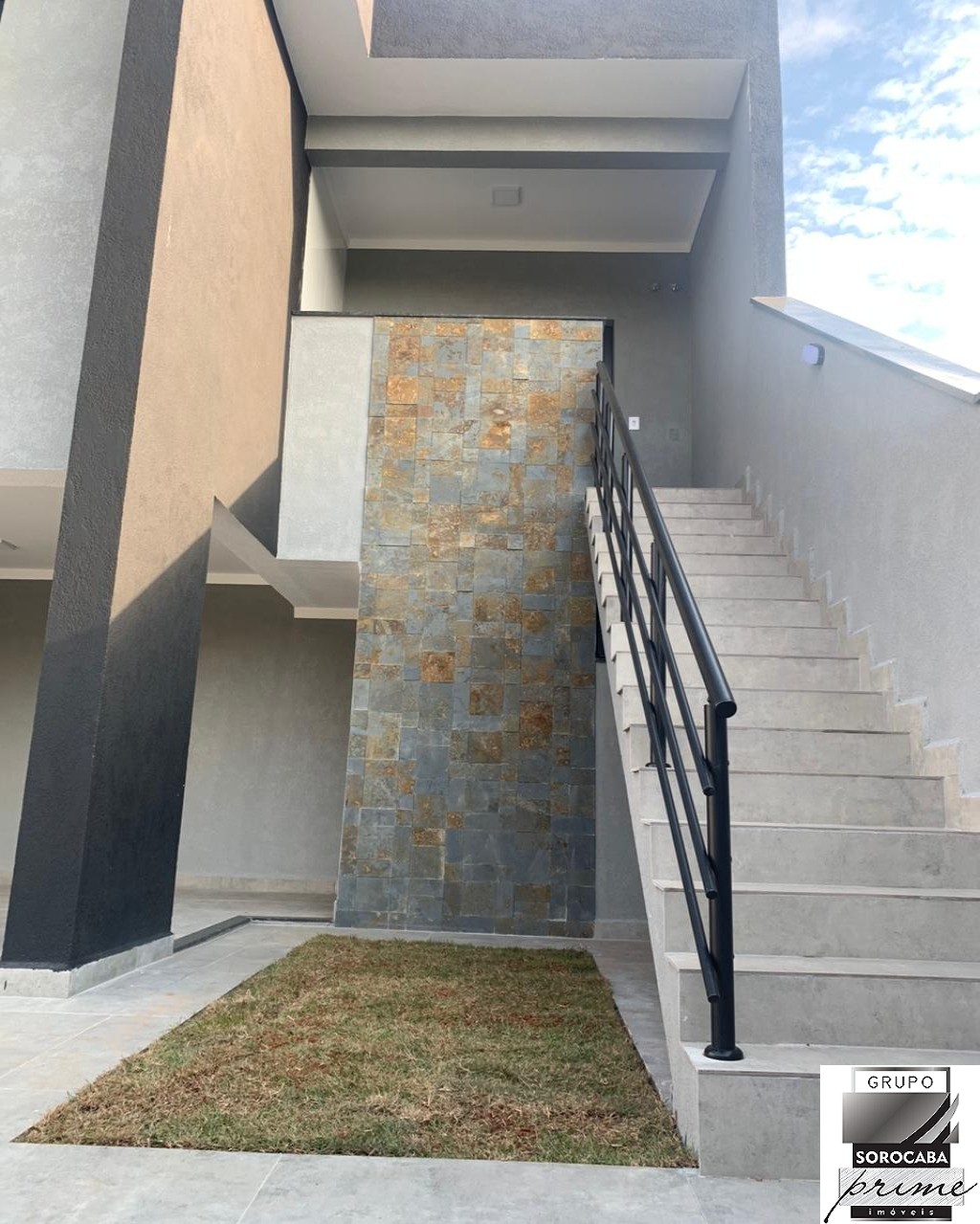 Casa com 2 dormitórios à venda, 106 m² por R$ 640.000 - resi