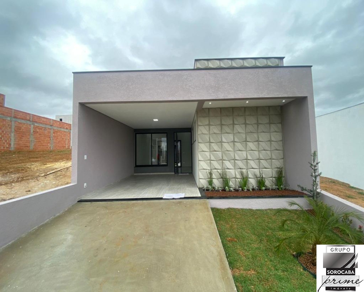 Casa com 3 dormitórios à venda, 110 m² por R$ 610.000 - resi