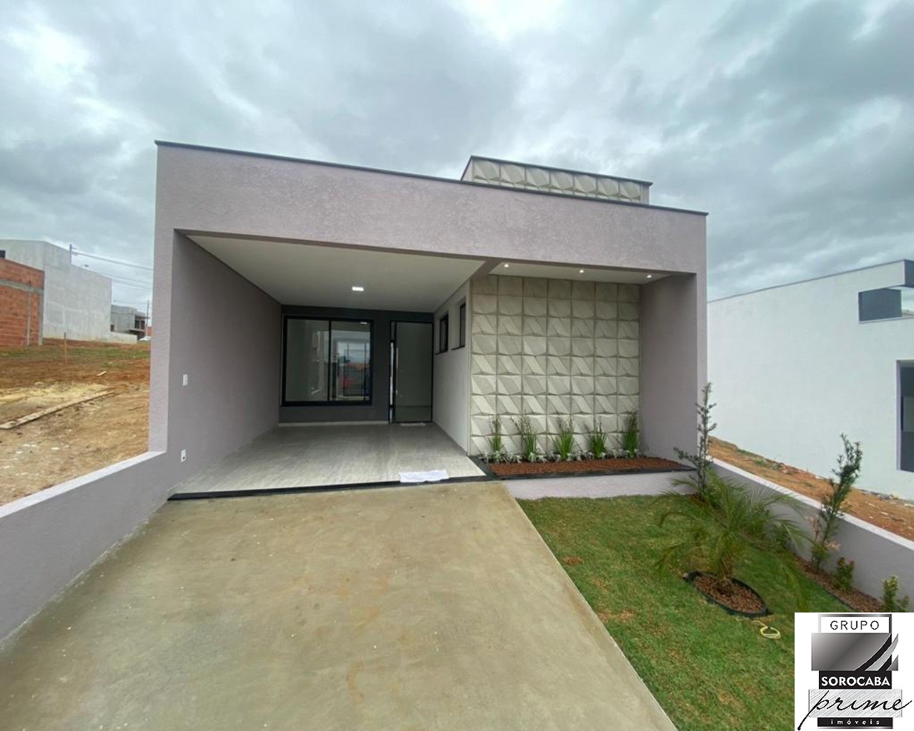 Casa com 3 dormitórios à venda, 110 m² por R$ 610.000 - resi