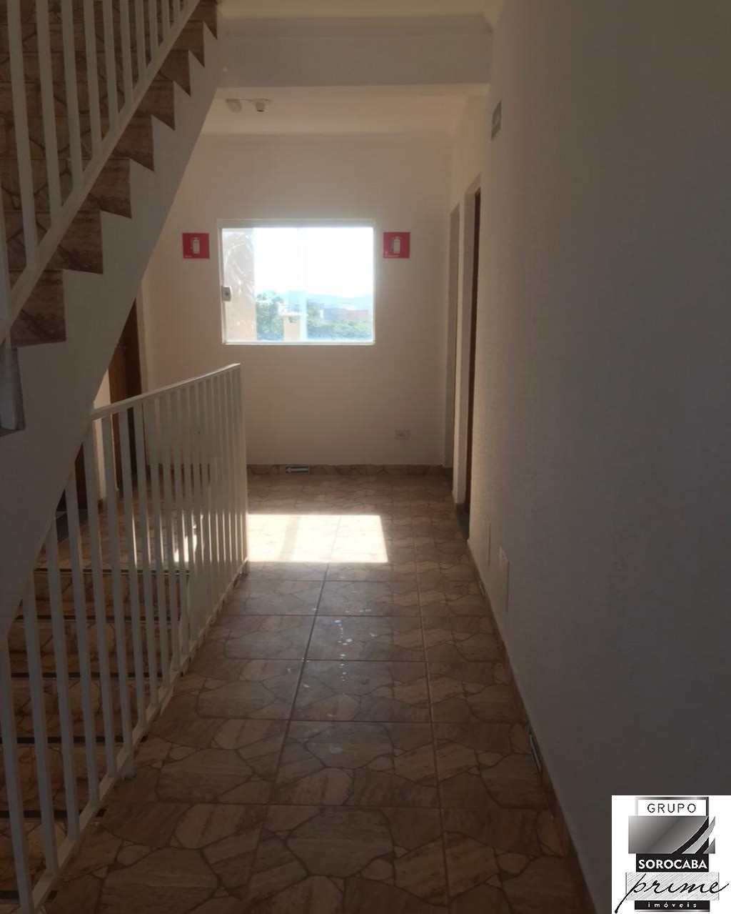 Apartamento com 2 dormitórios à venda, 50 m² por R$ 160.000 
