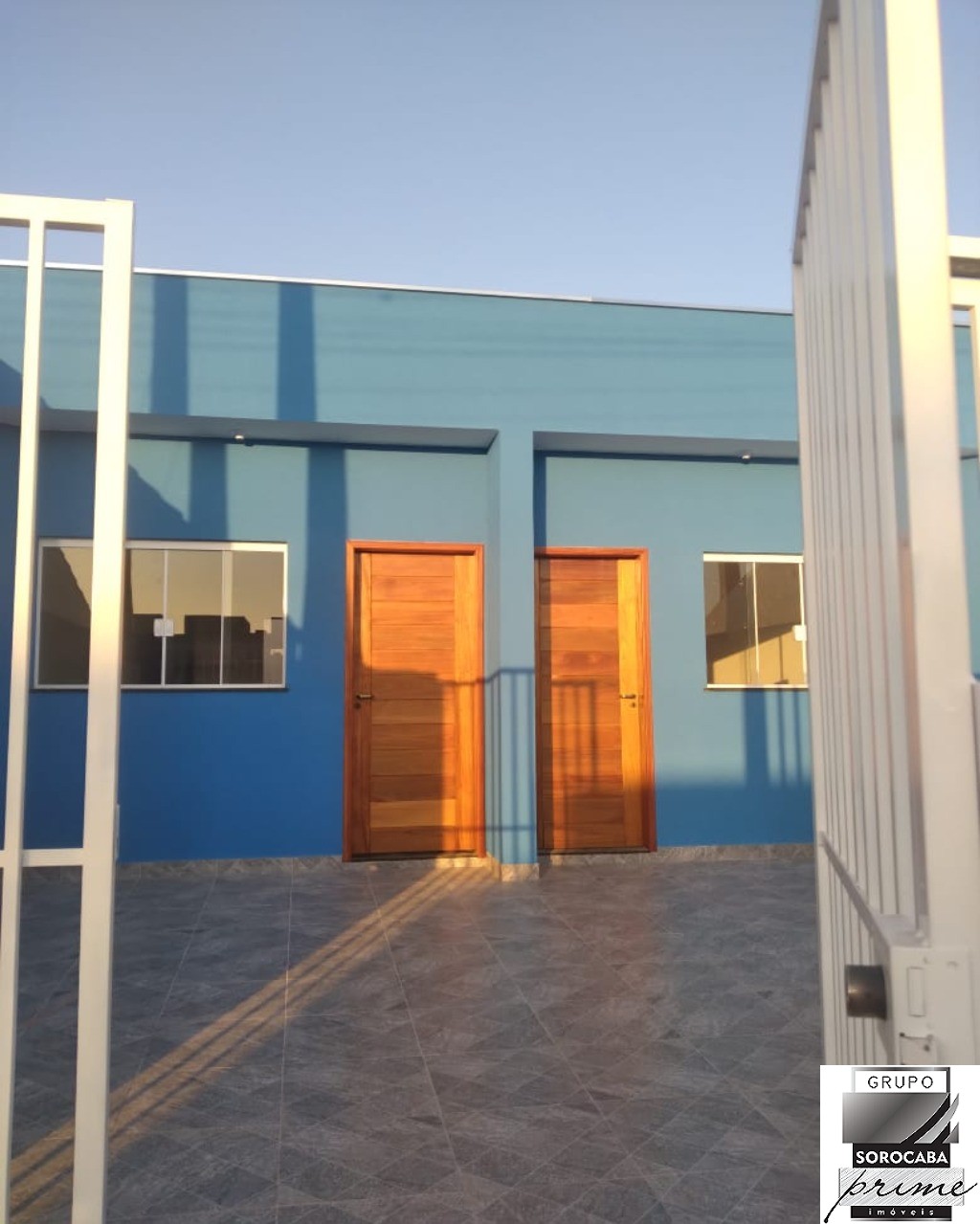 Casa com 2 dormitórios à venda, 54 m² por R$ 195.000 - jd re