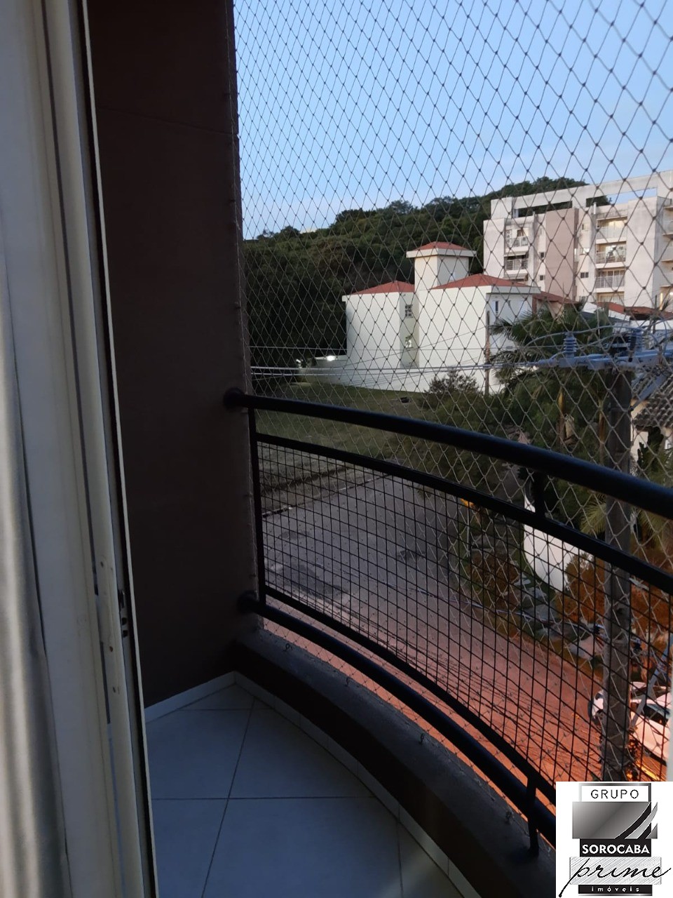 Apartamento com 2 dormitórios à venda, 64 m² por R$ 270.000 
