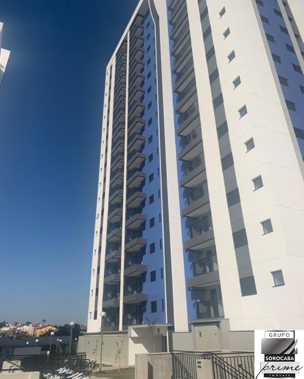 Apartamento com 2 dormitórios à venda, 57 m² por R$ 385.000 