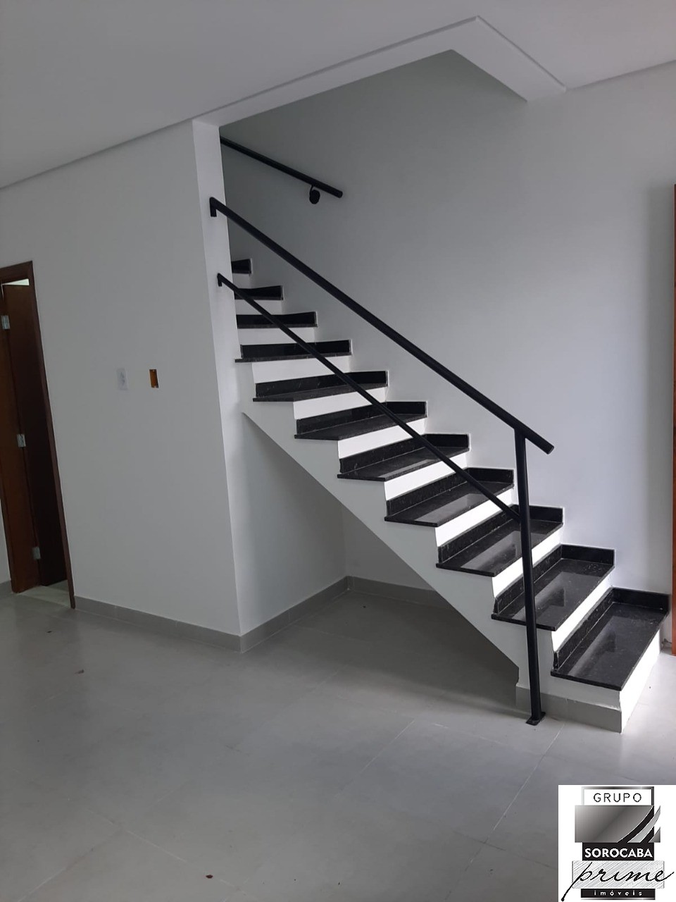 Sobrado com 2 dormitórios à venda, 72 m² por R$ 305.000 - ja