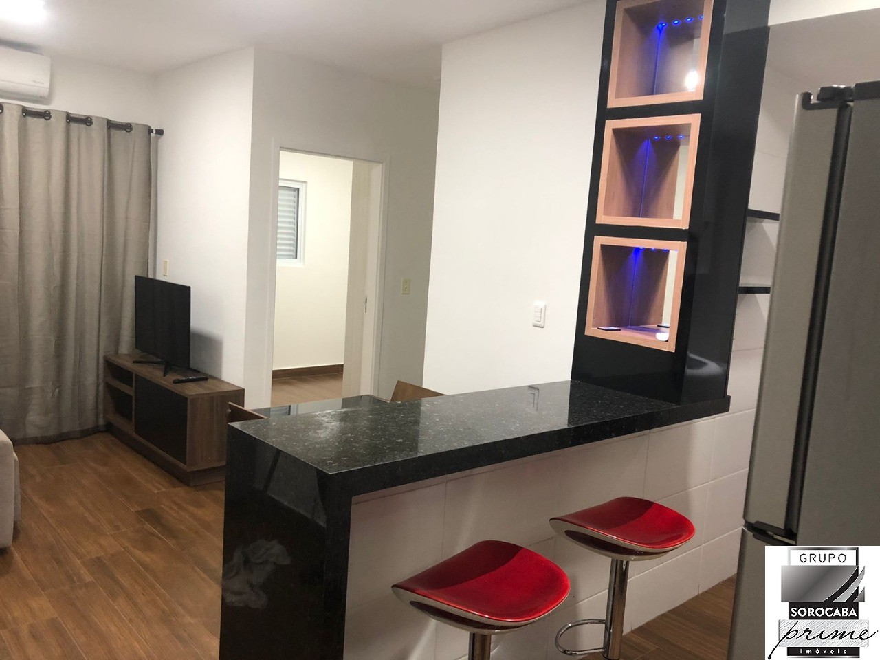 Apartamento com 2 dormitórios para alugar, 58 m² por R$ 2.81